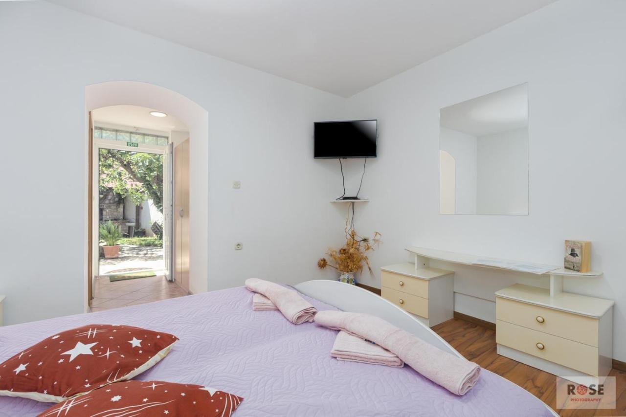 Apartment Laureta Porec Bagian luar foto