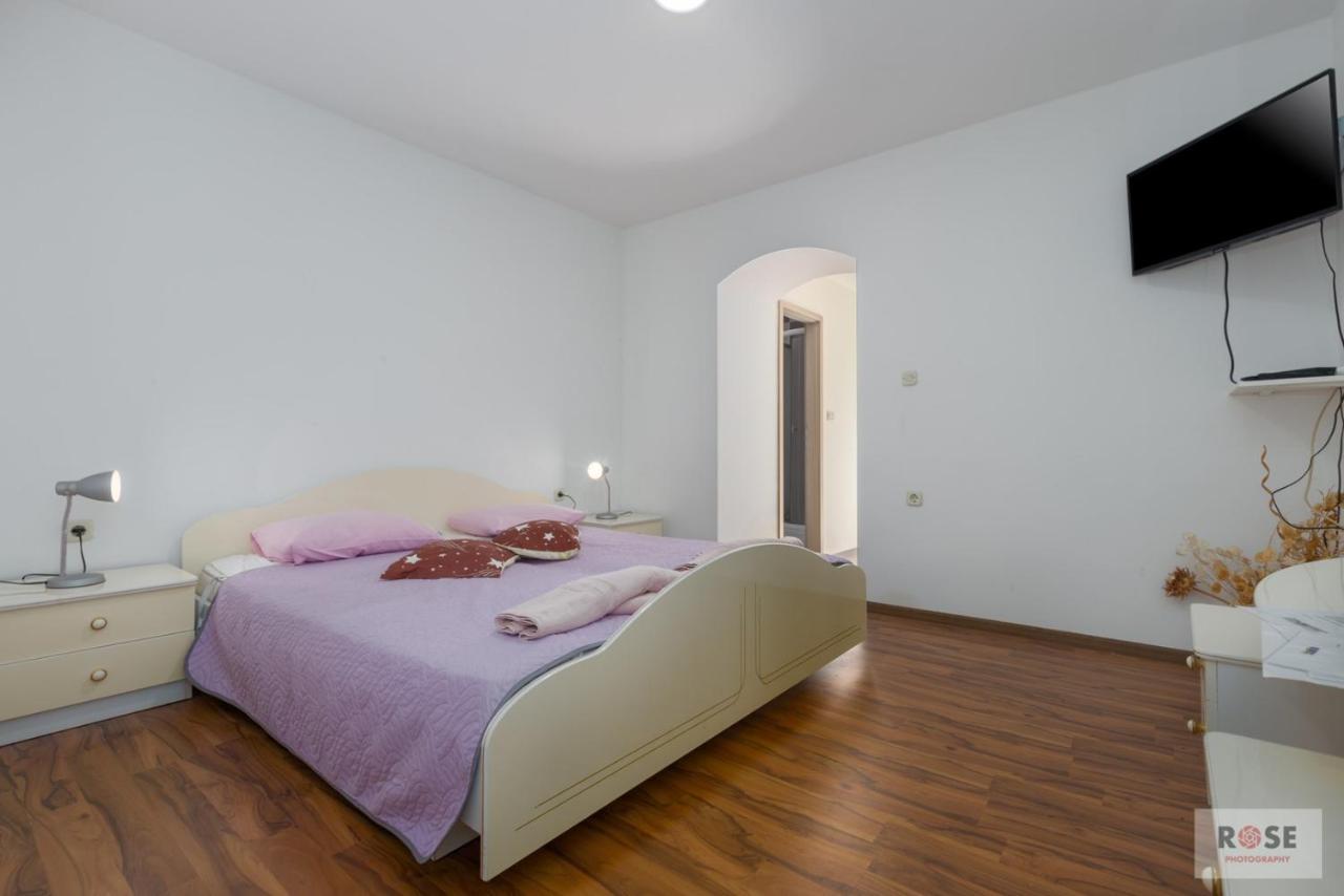 Apartment Laureta Porec Bagian luar foto