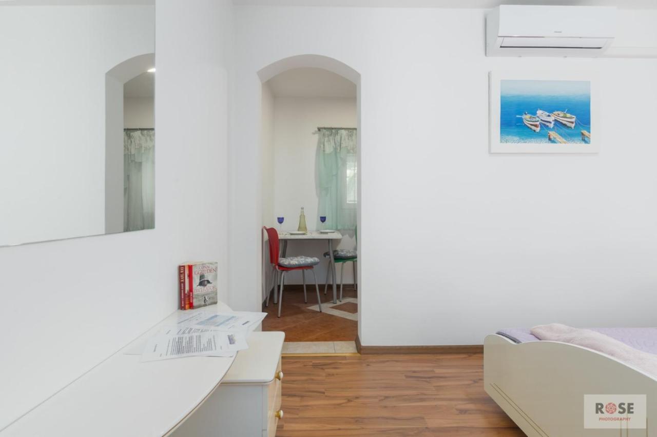 Apartment Laureta Porec Bagian luar foto