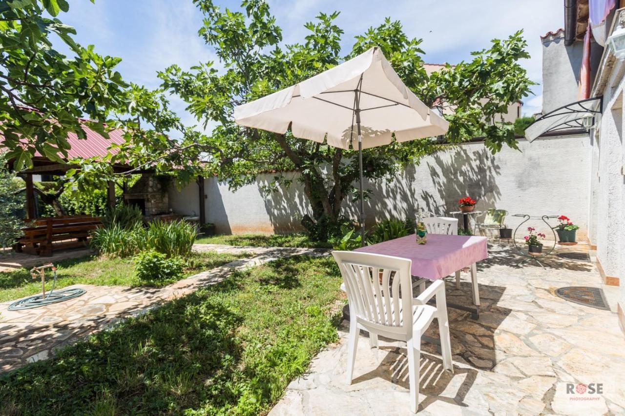 Apartment Laureta Porec Bagian luar foto