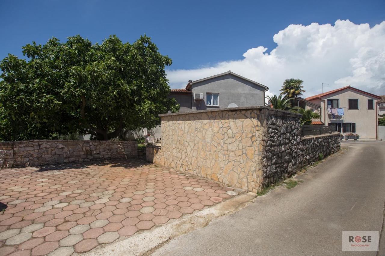 Apartment Laureta Porec Bagian luar foto